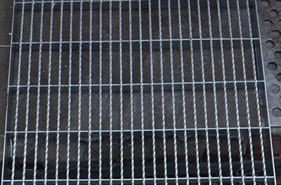信鴿公棚地網(wǎng)，曬籠網(wǎng)片，漏糞板，賽鴿鴿舍專用地網(wǎng) ，熱鍍鋅地格柵板價格/廠家