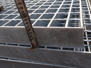 熱鍍鋅格柵板規格是怎么要求的？